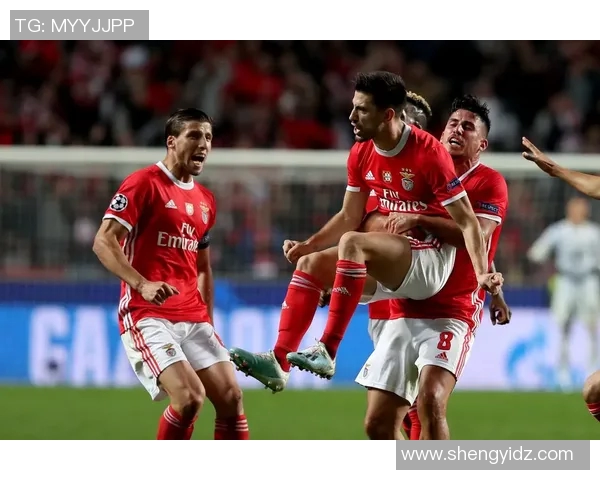 西安网球队快攻战术分析与欧冠足球赛场表现对比探讨 西安网球队快攻战术分析与欧冠足球赛场表现对比探讨